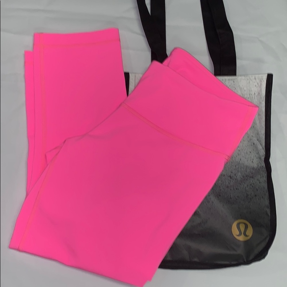 Lululemon Bubblegum Pink Leggings 🍬